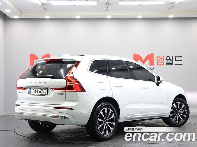 Volvo XC60 2023 — ფოტო 2/20