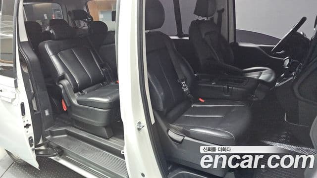 Hyundai Staria 2022 — ფოტო 18/20