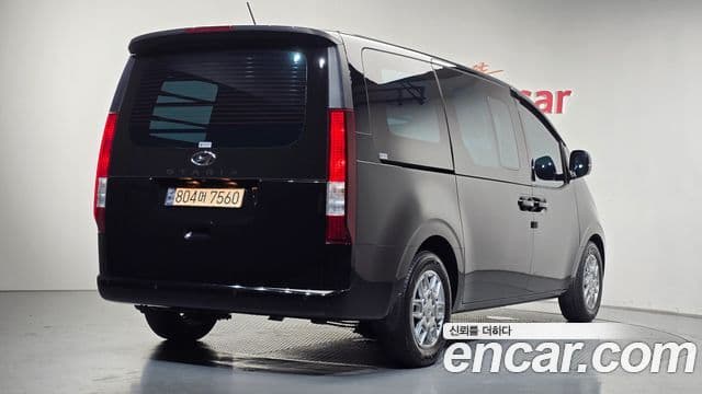 Hyundai Staria 2021 — ფოტო 2/20