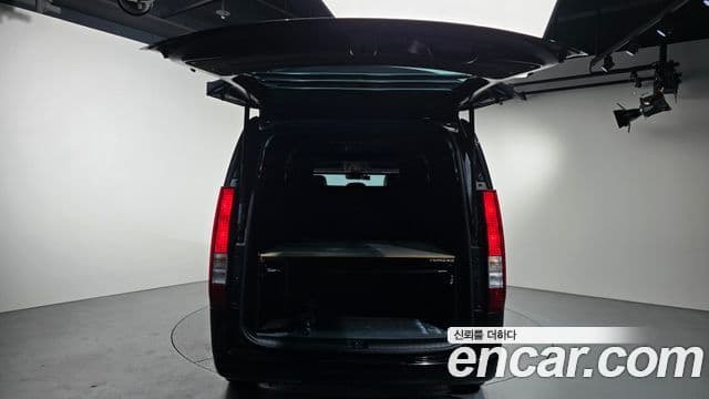Hyundai Staria 2021 — ფოტო 18/20