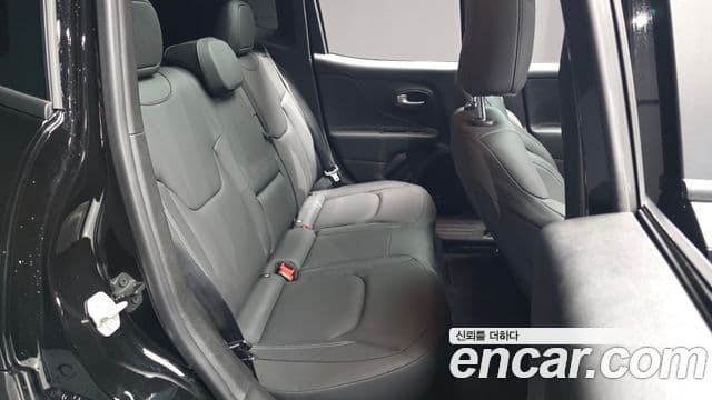 Jeep Renegade 2023 — Şəkil 12/20