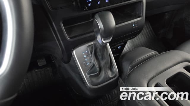 Hyundai Staria 2024 — ფოტო 9/20