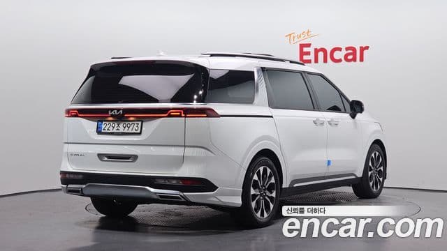 Kia Carnival 2021 — ფოტო 1/20
