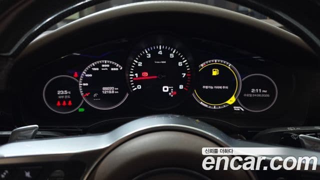 Porsche Cayenne 2020 — ფოტო 8/20