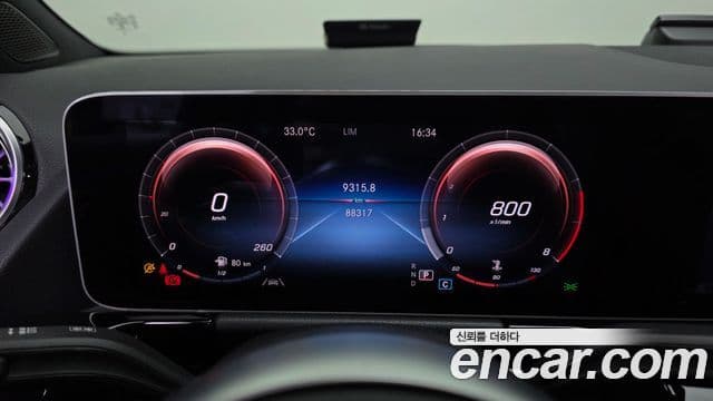 Mercedes-Benz GLA-Class 2020 — Şəkil 8/20
