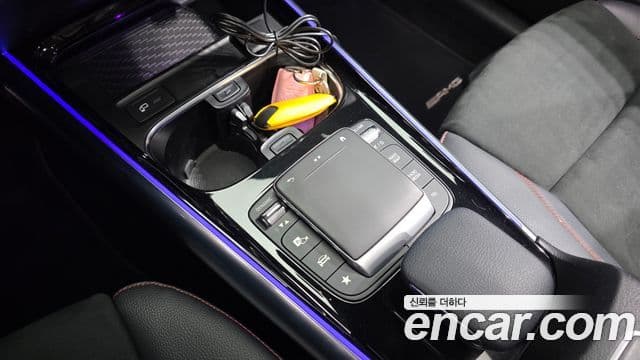 Mercedes-Benz GLA-Class 2020 — Şəkil 19/20