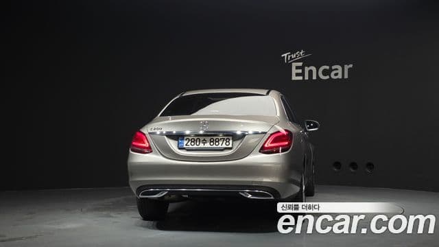 Mercedes-Benz C-Class 2020 — ფოტო 4/20
