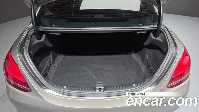 Mercedes-Benz C-Class 2020 — ფოტო 18/20