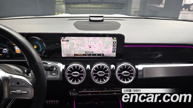 Mercedes-Benz GLB-Class 2021 — ფოტო 14/20