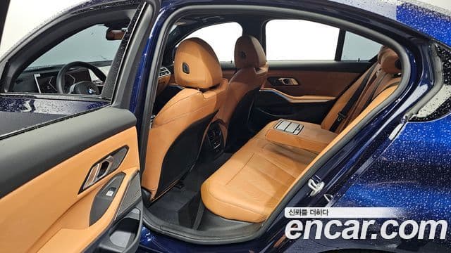 BMW 3 Series 2025 — фото 12 из 20