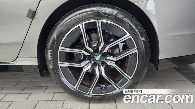 BMW 7 Series 2023 — Photo 19/35