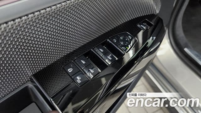 BMW 7 Series 2023 — Photo 31/35