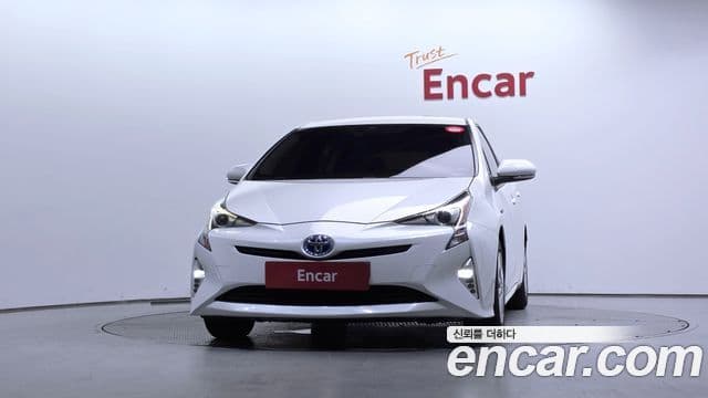 Toyota Prius 2018 — Şəkil 16/20