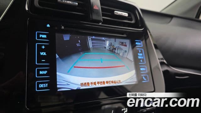 Toyota Prius 2018 — Şəkil 10/20
