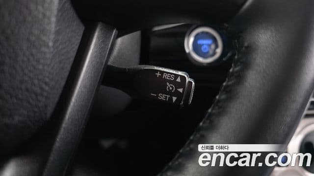 Toyota Prius 2018 — Şəkil 15/20