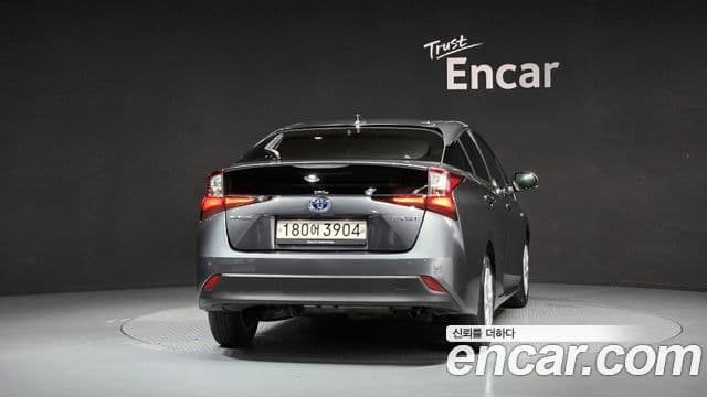Toyota Prius 2022 — ფოტო 4/20