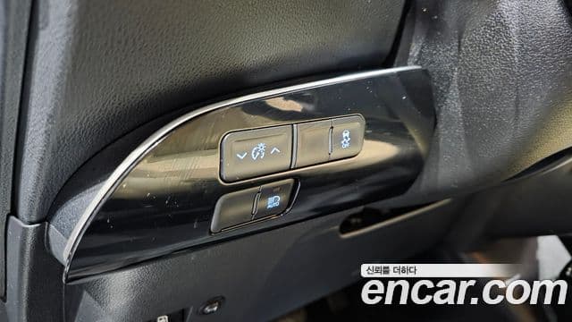 Toyota Prius 2022 — ფოტო 13/20