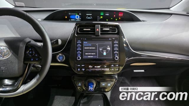 Toyota Prius 2022 — ფოტო 18/20
