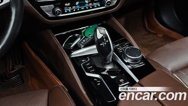 BMW 5 Series 2023 — фото 9 из 20