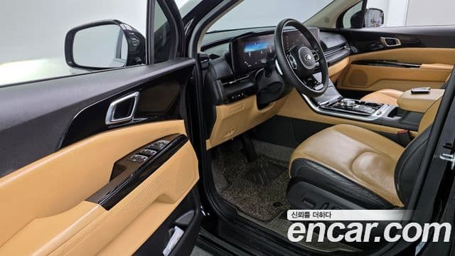 Kia Carnival 2021 — фото 10 из 20