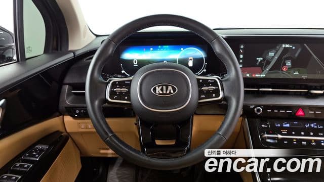Kia Carnival 2021 — фото 13 из 20