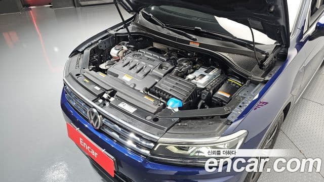 Volkswagen Tiguan 2018 — ფოტო 6/20