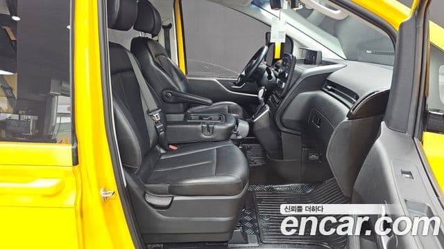 Hyundai Staria 2022 — Photo 28/35