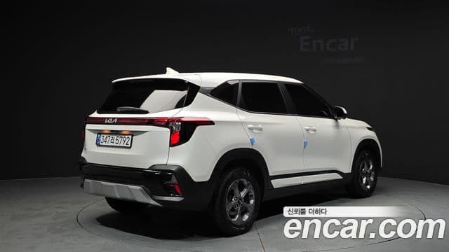 Kia Seltos 2023 — Şəkil 1/20