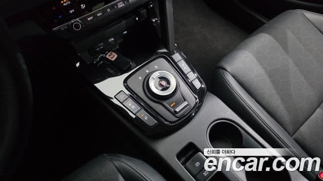 Kia Seltos 2023 — Şəkil 8/20