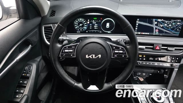 Kia Seltos 2023 — Şəkil 13/20