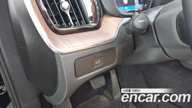 Volvo XC60 2022 — Photo 12/37