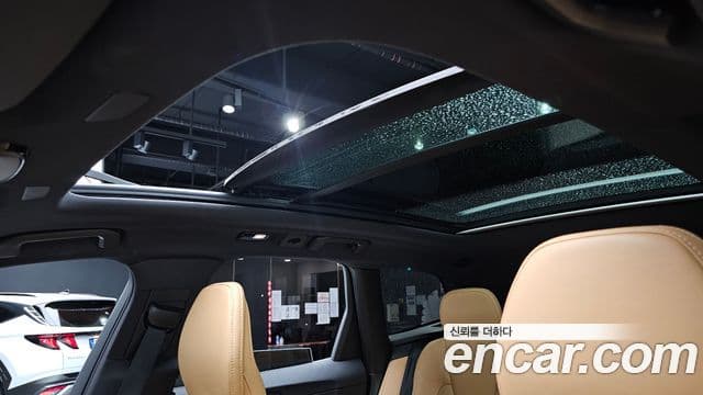 Volvo XC60 2022 — Photo 25/37