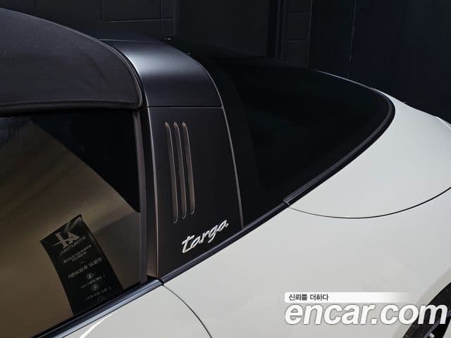Porsche 911 2023 — Photo 2/20