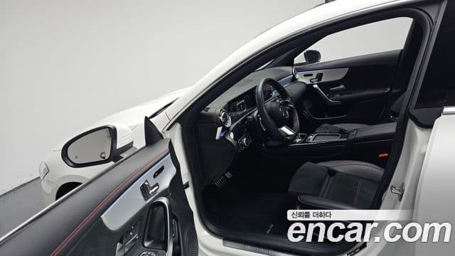 Mercedes-Benz CLA-Class 2025 — фото 10 из 20