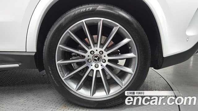 Mercedes-Benz GLE-Class 2025 — Photo 8/35