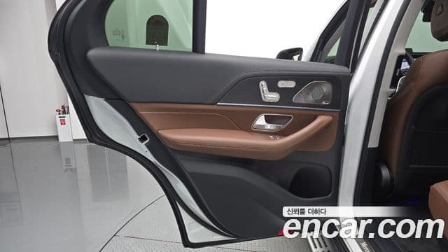 Mercedes-Benz GLE-Class 2025 — Photo 16/35