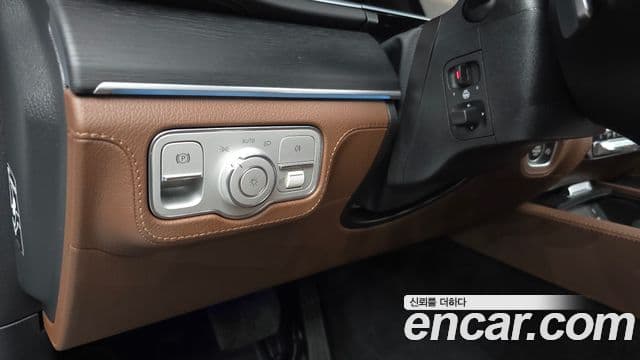 Mercedes-Benz GLE-Class 2025 — Photo 24/35