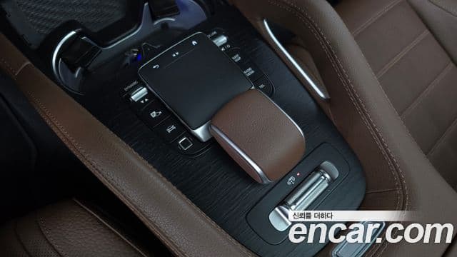 Mercedes-Benz GLE-Class 2025 — Photo 32/35
