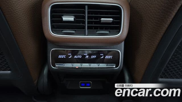 Mercedes-Benz GLE-Class 2025 — Photo 27/35