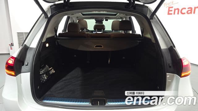 Mercedes-Benz GLE-Class 2025 — Photo 29/35