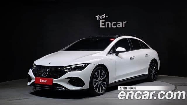 Mercedes-Benz EQE 2023 — ფოტო 7/31