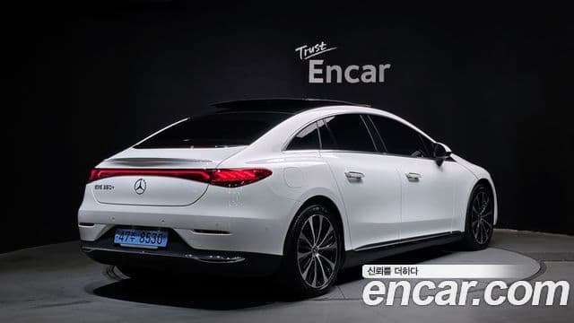 Mercedes-Benz EQE 2023 — ფოტო 17/31
