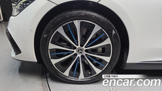 Mercedes-Benz EQE 2023 — ფოტო 13/31
