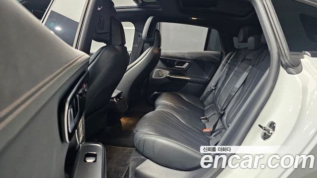 Mercedes-Benz EQE 2023 — ფოტო 14/31
