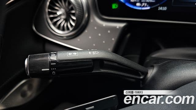 Mercedes-Benz EQE 2023 — ფოტო 15/31