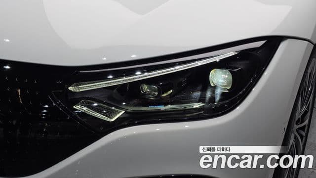 Mercedes-Benz EQE 2023 — ფოტო 23/31