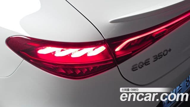 Mercedes-Benz EQE 2023 — ფოტო 26/31