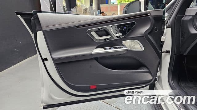 Mercedes-Benz EQE 2023 — ფოტო 24/31