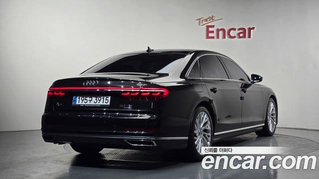 Audi A8 2021 — Фото 1/20