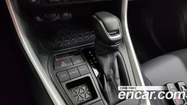 Toyota RAV4 2024 — фото 9 из 20
